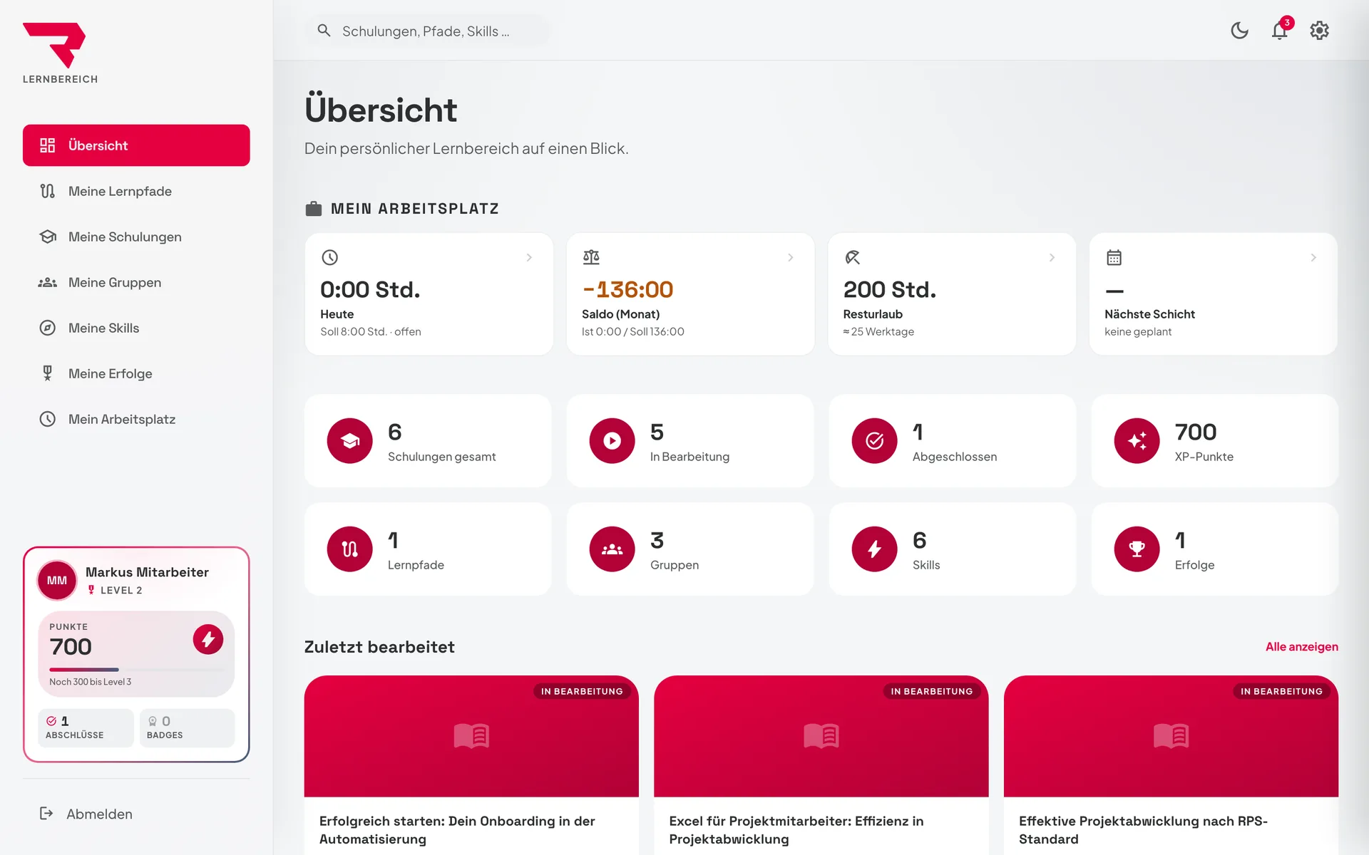 Lernbereich-Übersicht mit Schulungen, Lernpfaden, XP-Punkten und Arbeitsplatz-Karten